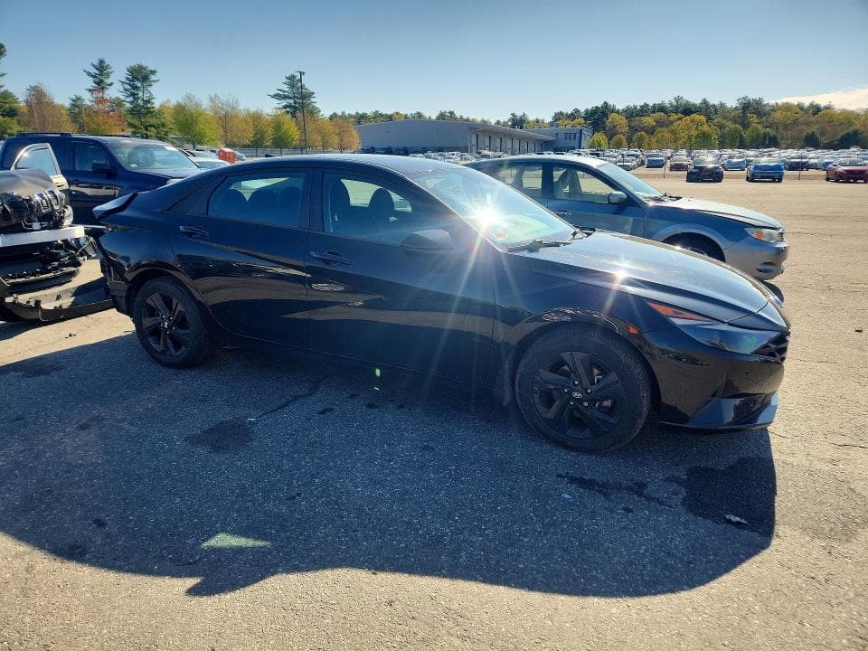 2022 HYUNDAI ELANTRA SEL 4