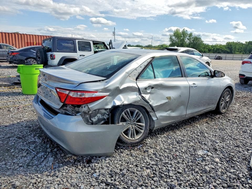 2017 TOYOTA CAMRY SE 3
