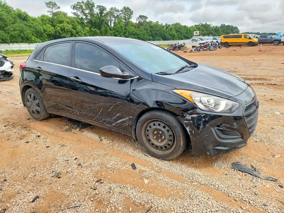 2017 HYUNDAI ELANTRA 4