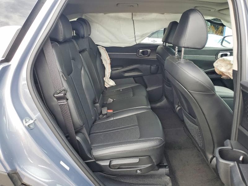 2025 KIA SORENTO S 11