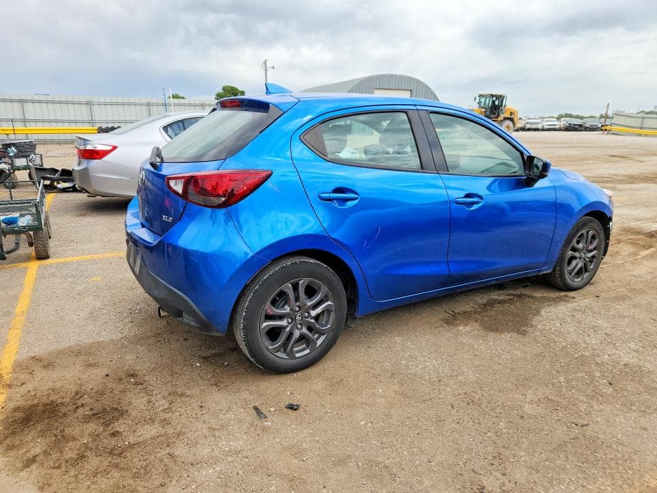 2020 TOYOTA YARIS HATCHBACK XLE 3