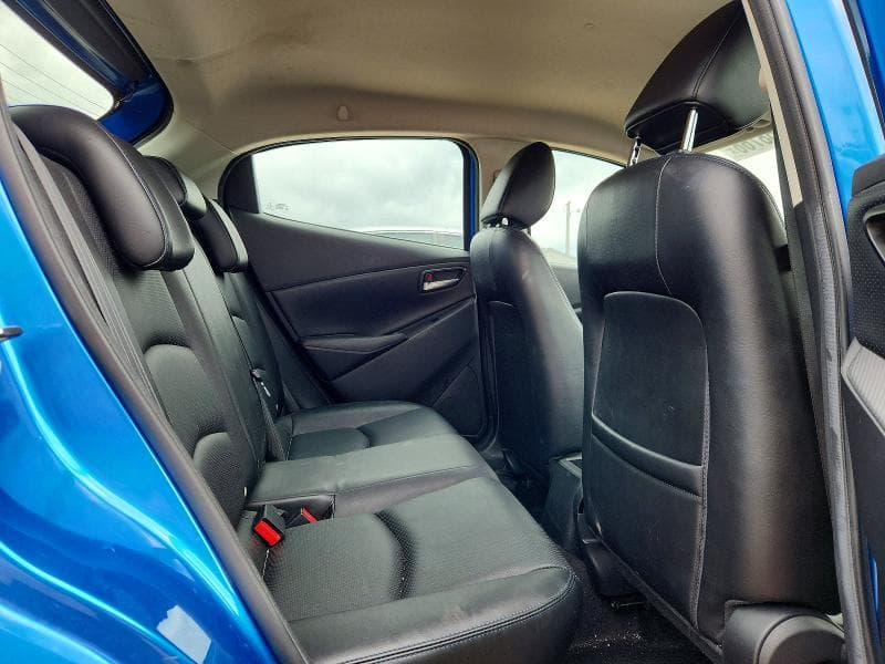 2020 TOYOTA YARIS HATCHBACK XLE 10