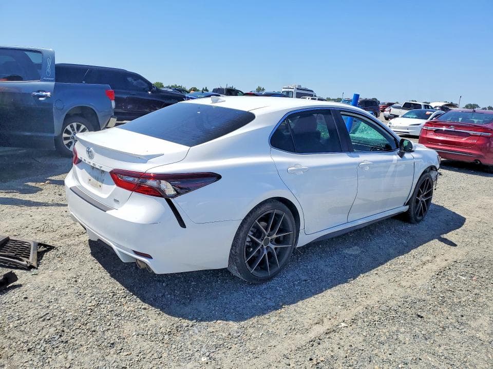 2021 TOYOTA CAMRY SE 3