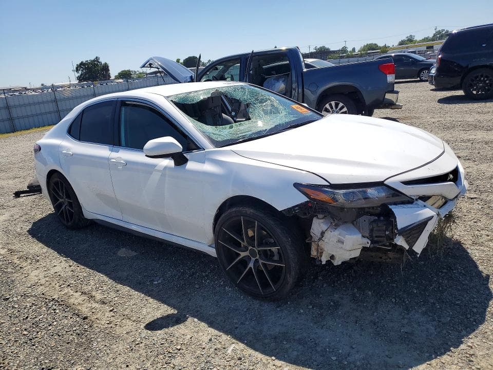 2021 TOYOTA CAMRY SE 4
