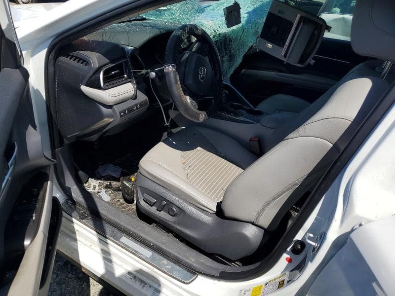 2021 TOYOTA CAMRY SE 8