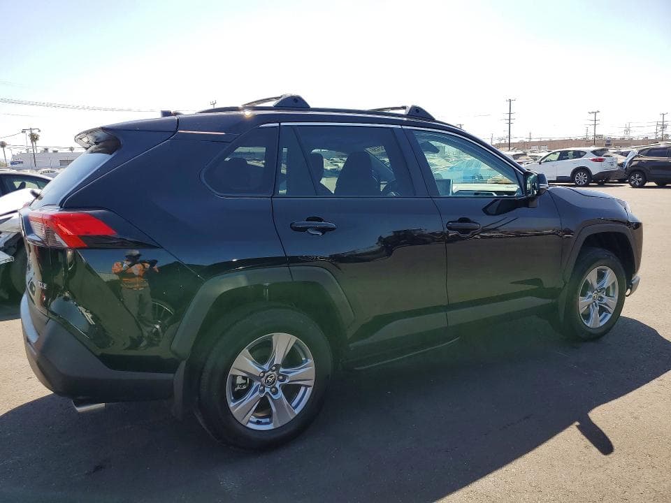 2025 TOYOTA RAV4 XLE XLE 3