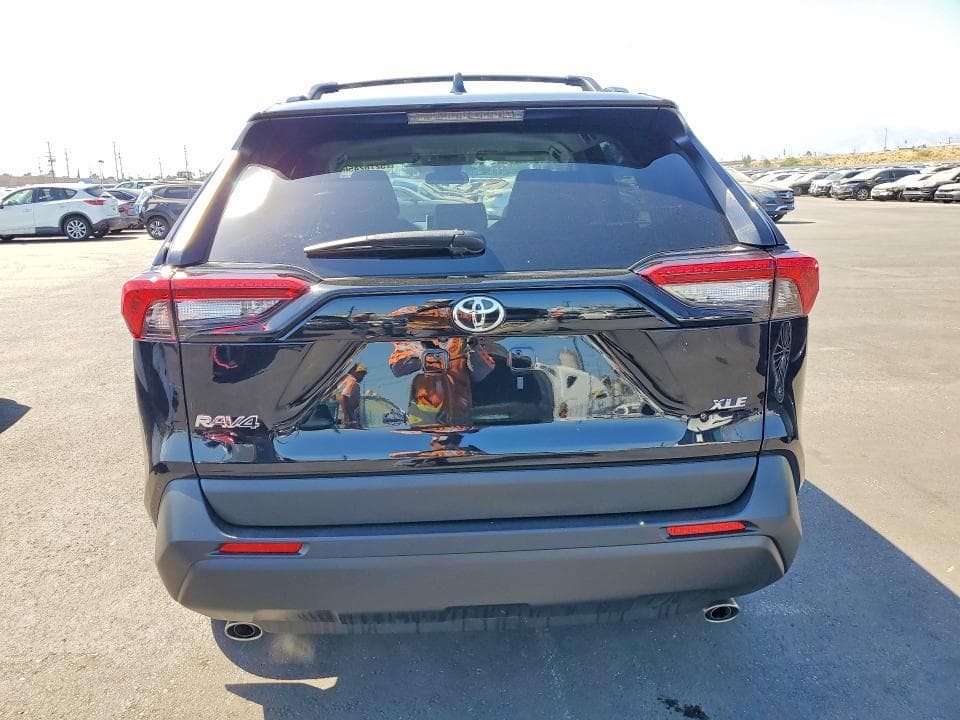 2025 TOYOTA RAV4 XLE XLE 6