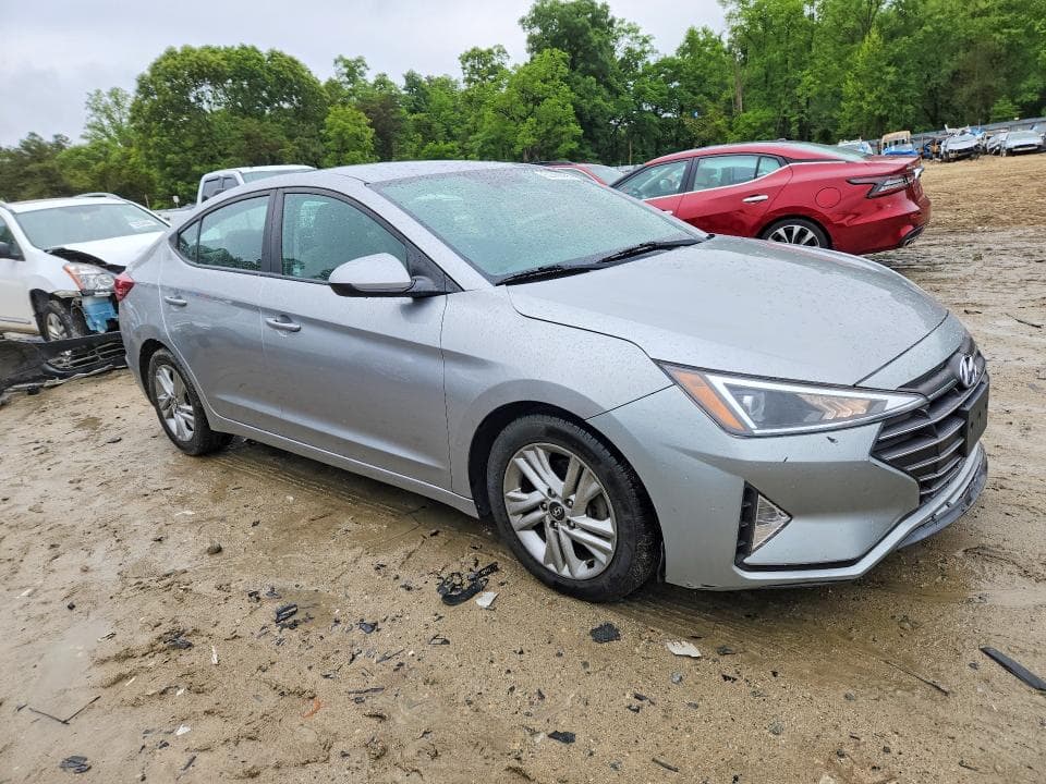 2020 HYUNDAI ELANTRA SEL 4