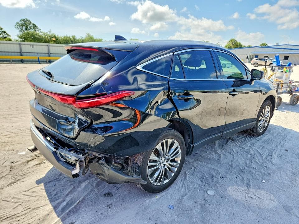 2022 TOYOTA VENZA XLE 3