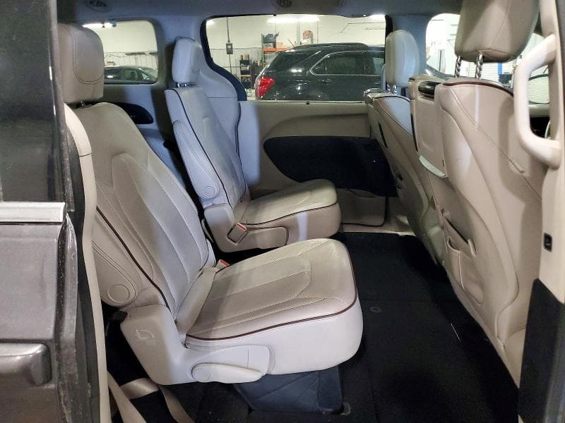 2017 CHRYSLER PACIFICA LIMITED 11