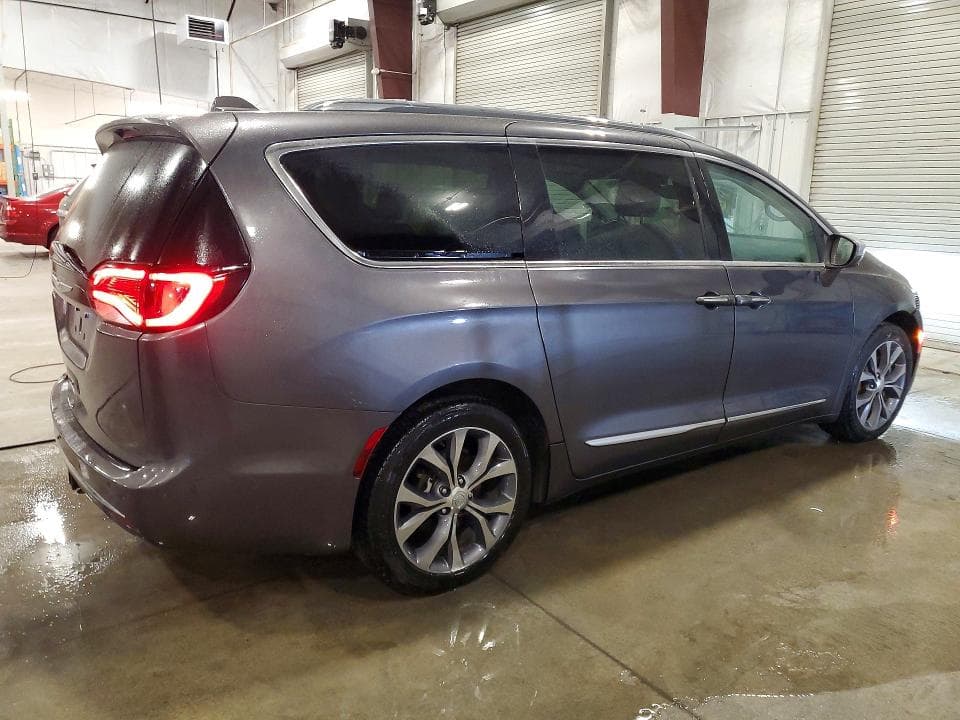 2017 CHRYSLER PACIFICA LIMITED 3