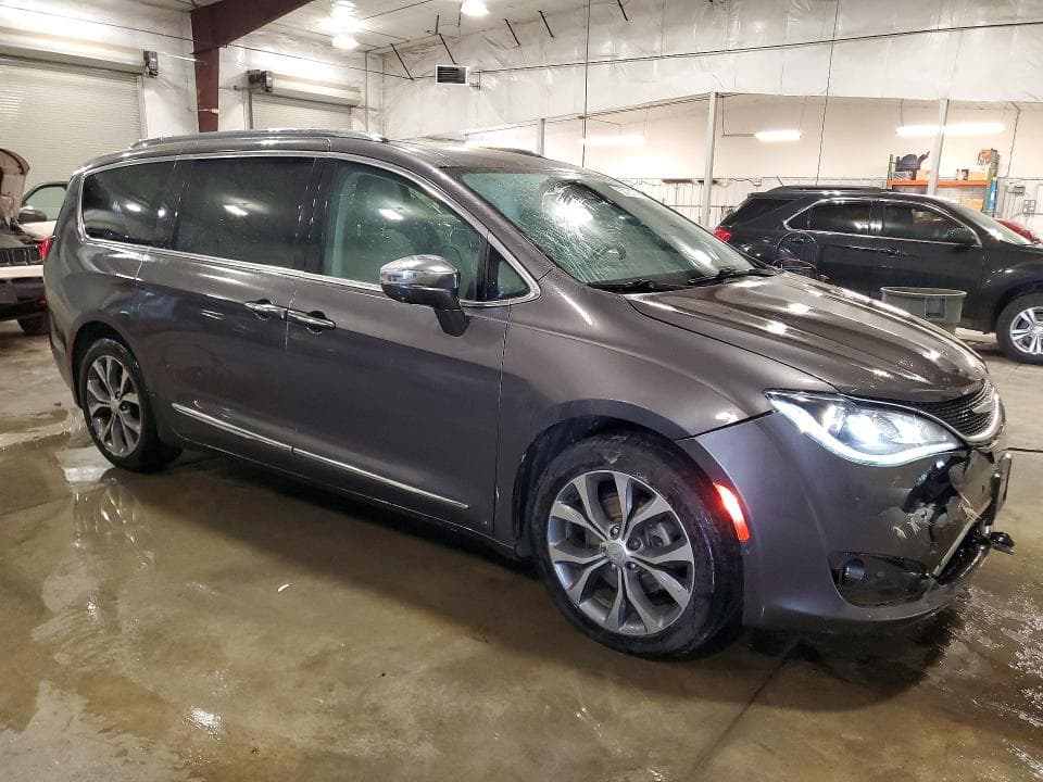 2017 CHRYSLER PACIFICA LIMITED 4