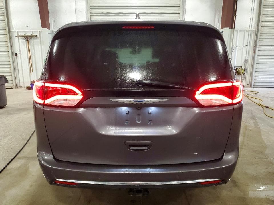 2017 CHRYSLER PACIFICA LIMITED 6