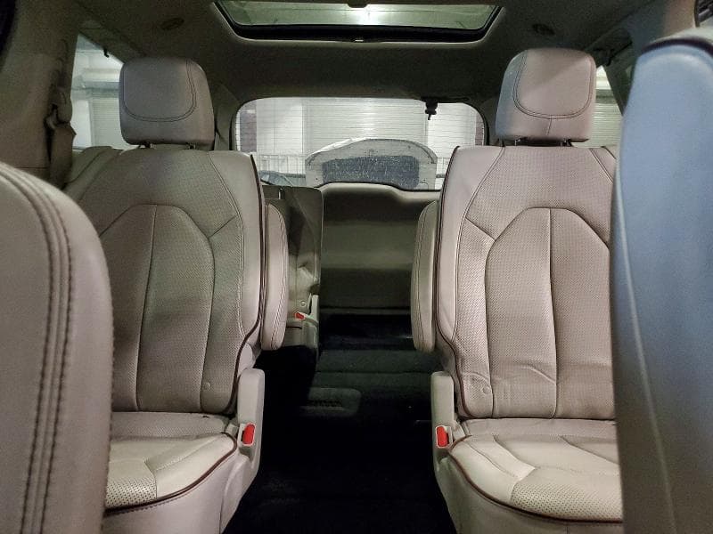 2017 CHRYSLER PACIFICA LIMITED 10