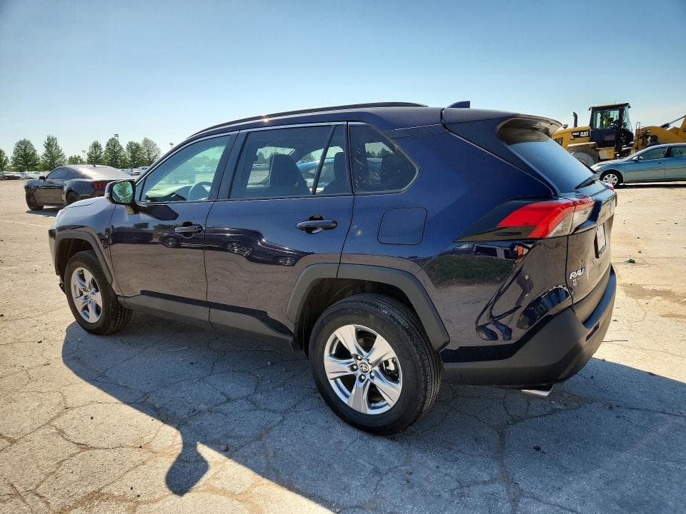 2025 TOYOTA RAV4 XLE 2