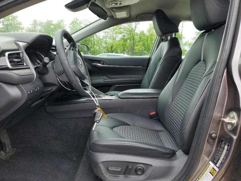 2020 TOYOTA CAMRY SE SE 8