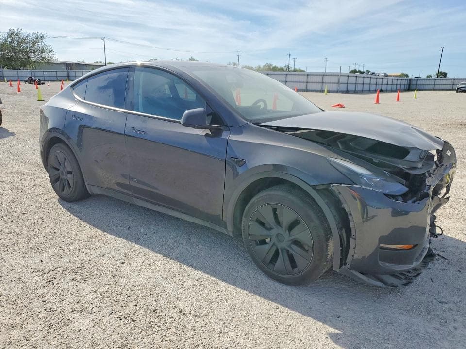 2024 TESLA MODEL Y 4