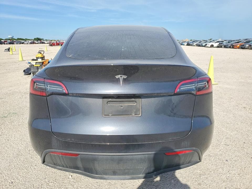 2024 TESLA MODEL Y 6