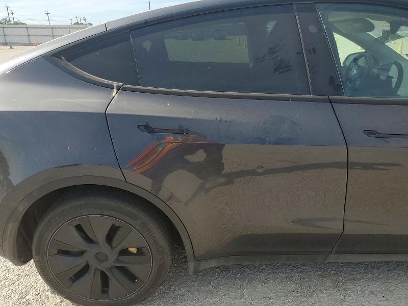 2024 TESLA MODEL Y 10