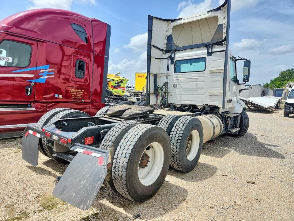 2022 VOLVO VN VNL VNL 3