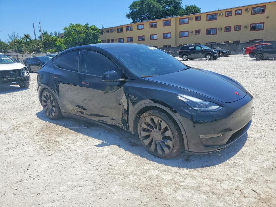 2024 TESLA MODEL Y 4