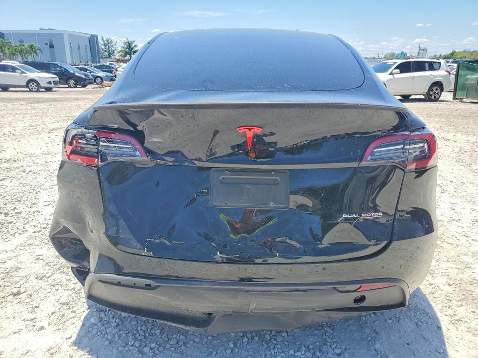 2024 TESLA MODEL Y 6