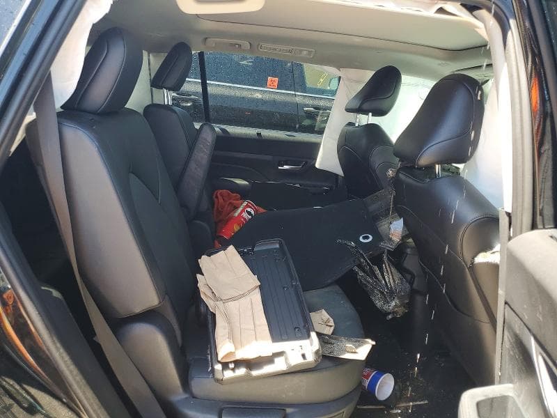 2025 TOYOTA GRAND HIGHLANDER XLE 11