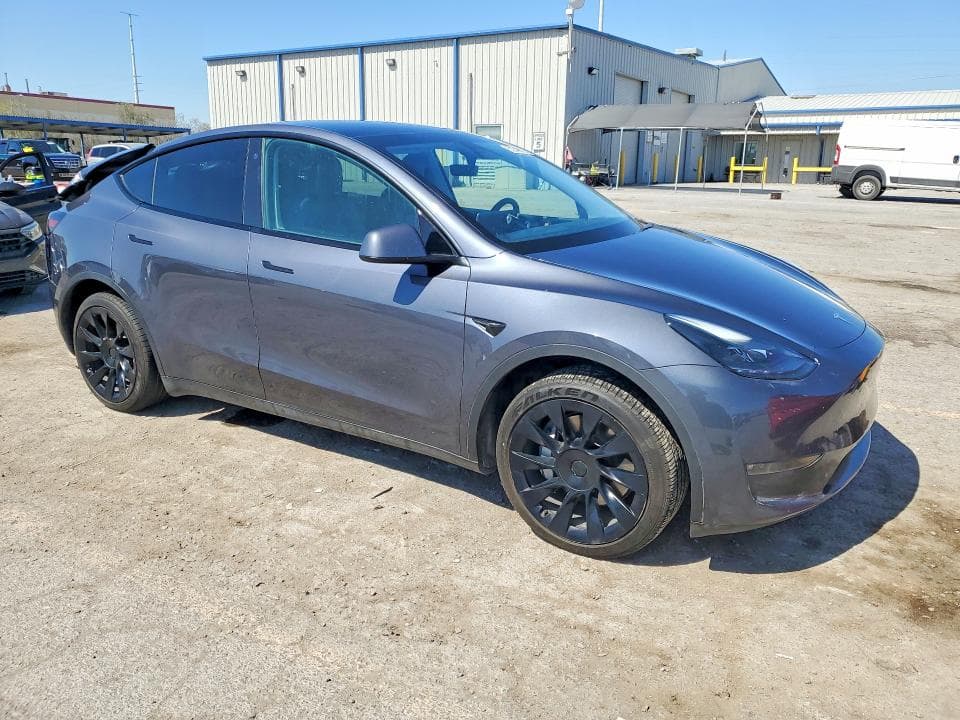 2023 TESLA MODEL Y 4