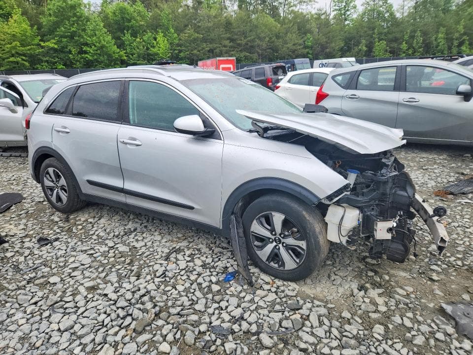 2017 KIA NIRO LX 4