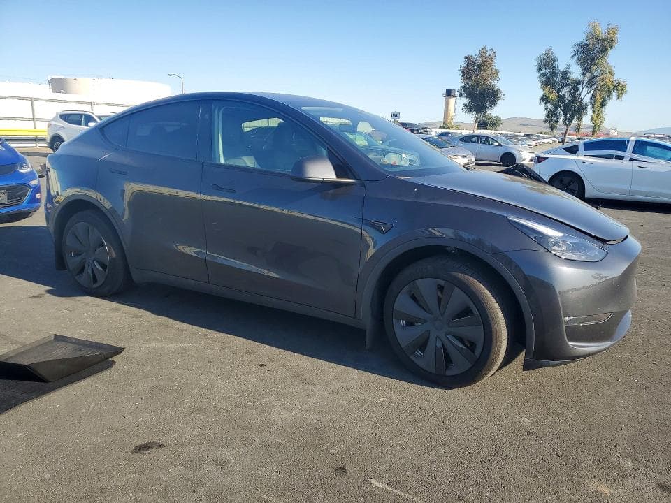 2024 TESLA MODEL Y 4