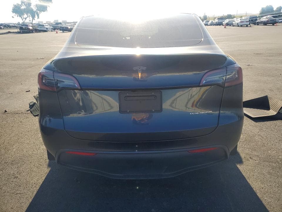 2024 TESLA MODEL Y 6
