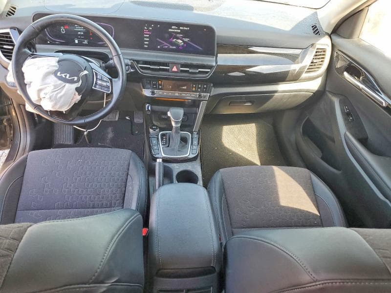 2025 KIA SELTOS S 8