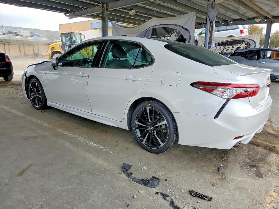 2018 TOYOTA CAMRY XSE 2