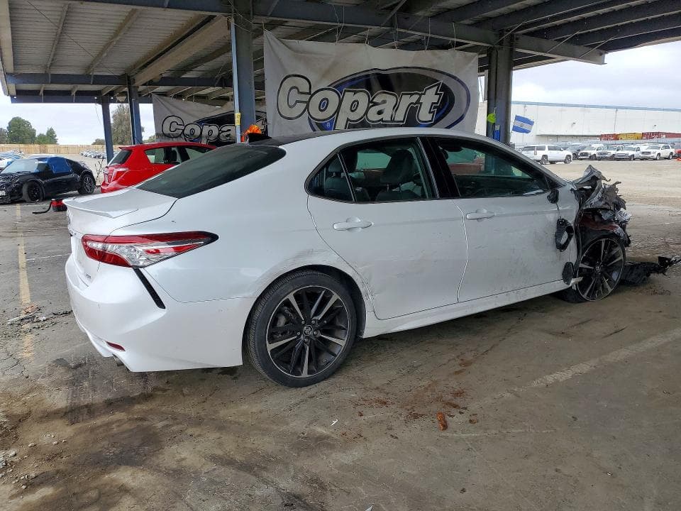 2018 TOYOTA CAMRY XSE 3