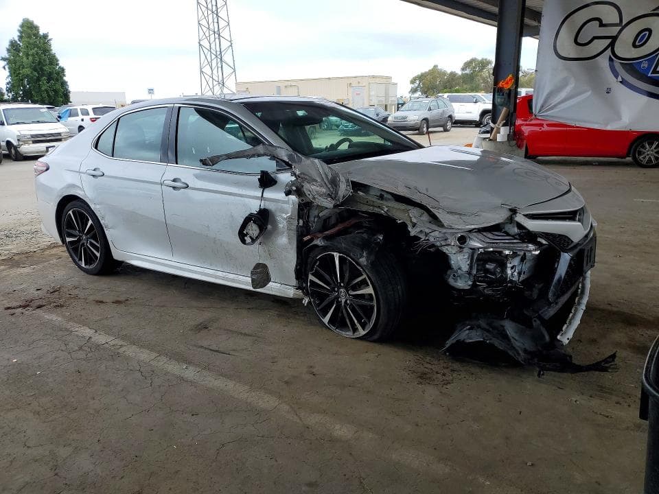 2018 TOYOTA CAMRY XSE 4