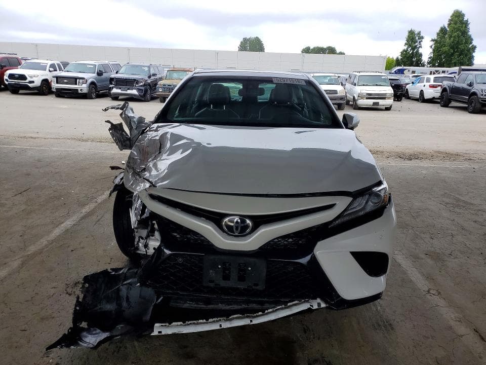 2018 TOYOTA CAMRY XSE 5