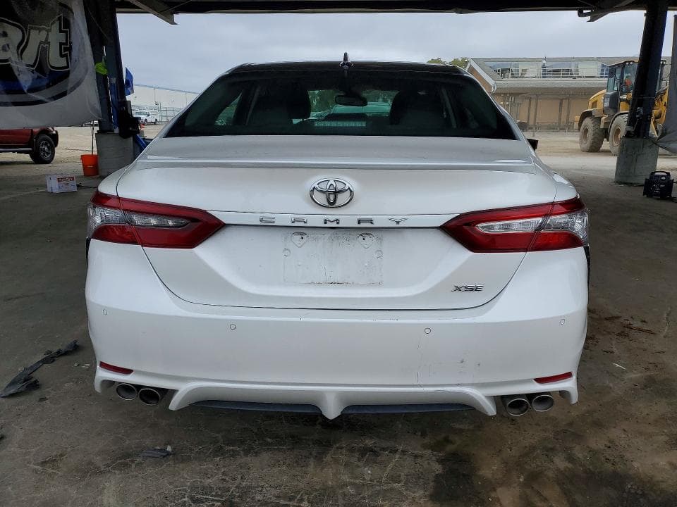 2018 TOYOTA CAMRY XSE 6