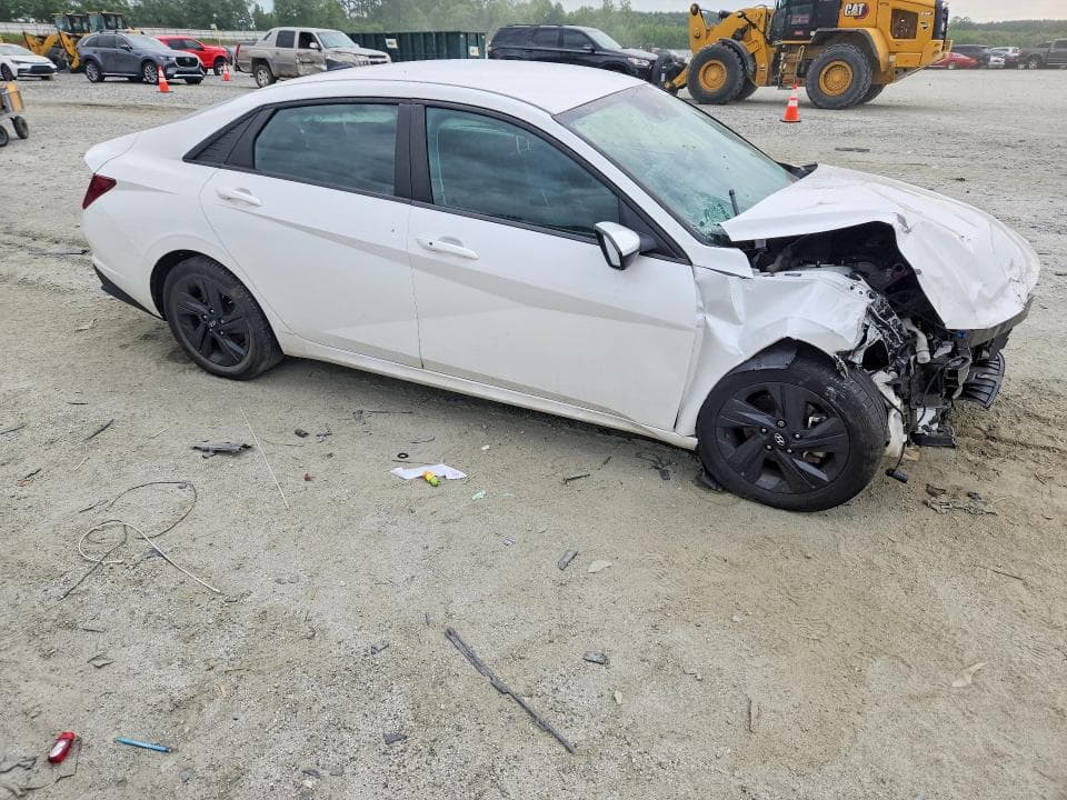 2022 HYUNDAI ELANTRA SEL 4