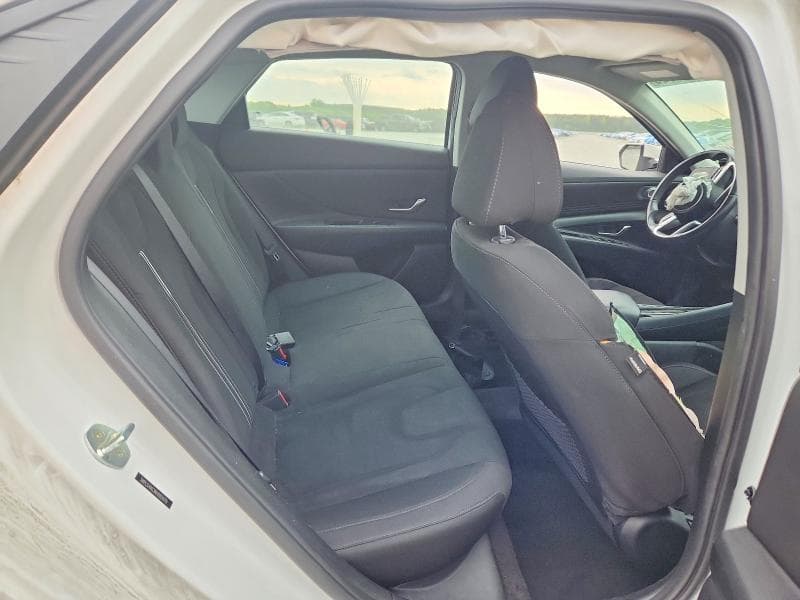 2022 HYUNDAI ELANTRA SEL 10