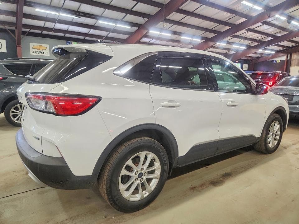 2020 FORD ESCAPE SE 4