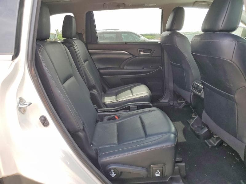 2018 TOYOTA HIGHLANDER LIMITED 11