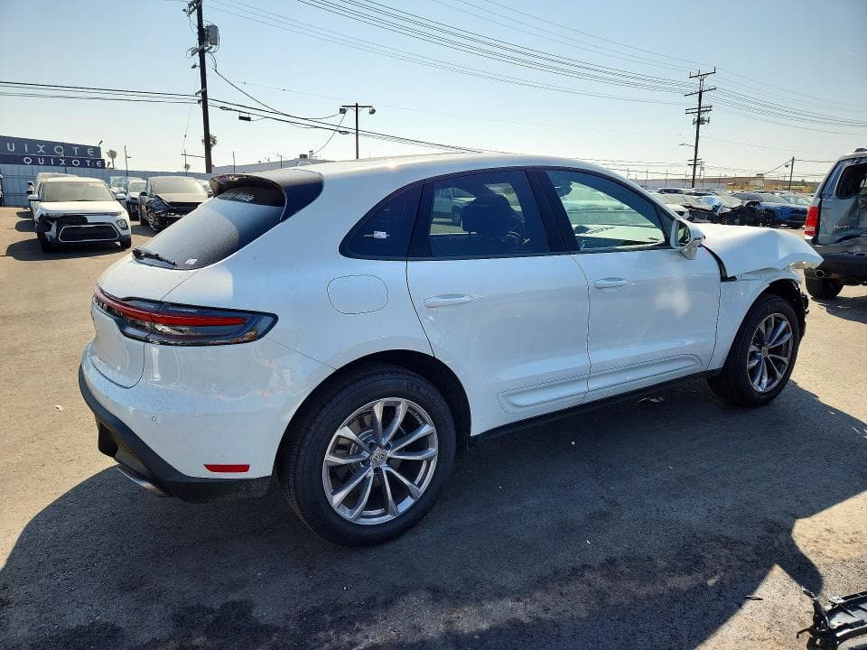 2026 PORSCHE MACAN BASE 3