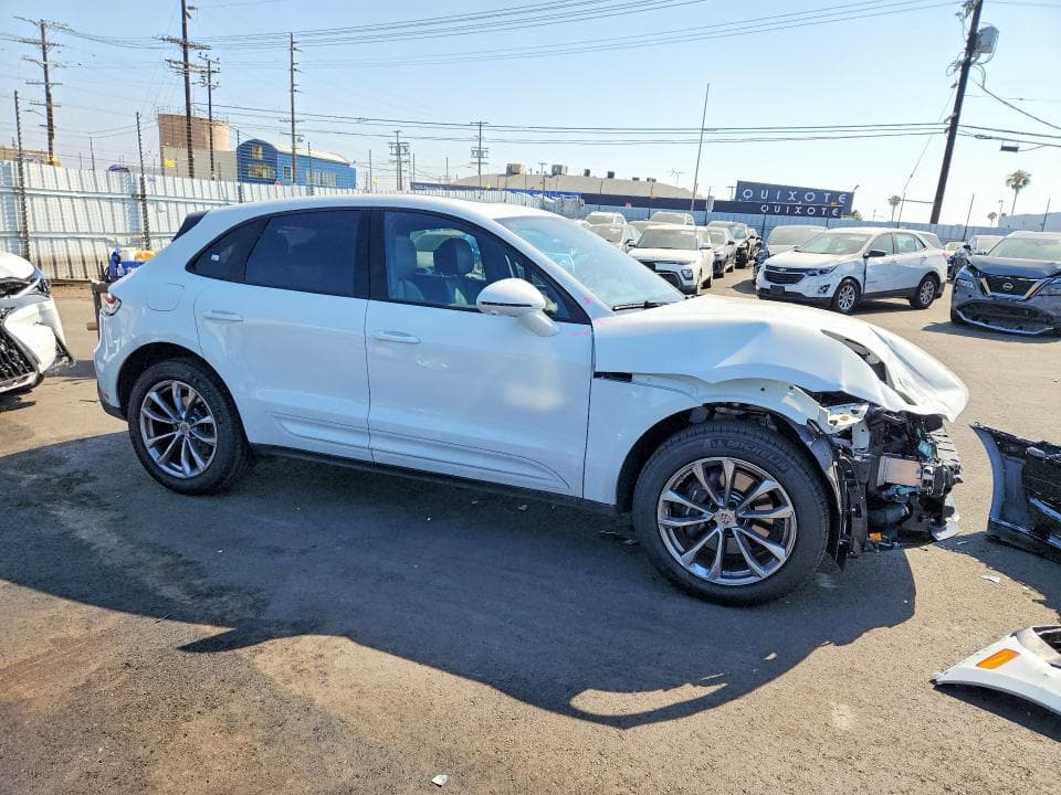 2026 PORSCHE MACAN BASE 4
