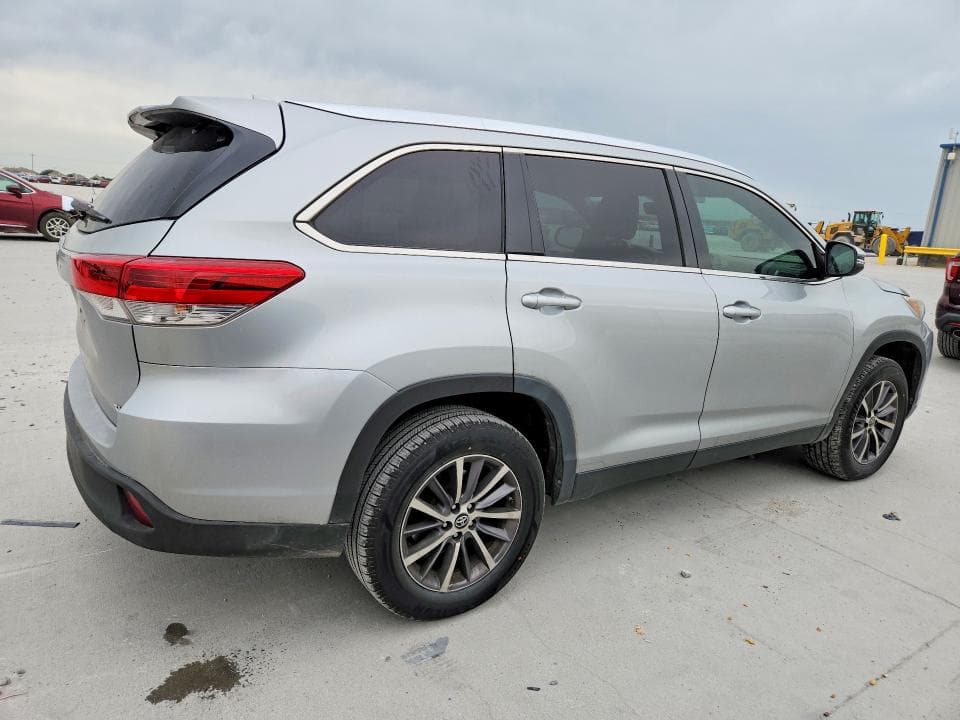 2019 TOYOTA HIGHLANDER XLE XLE 3