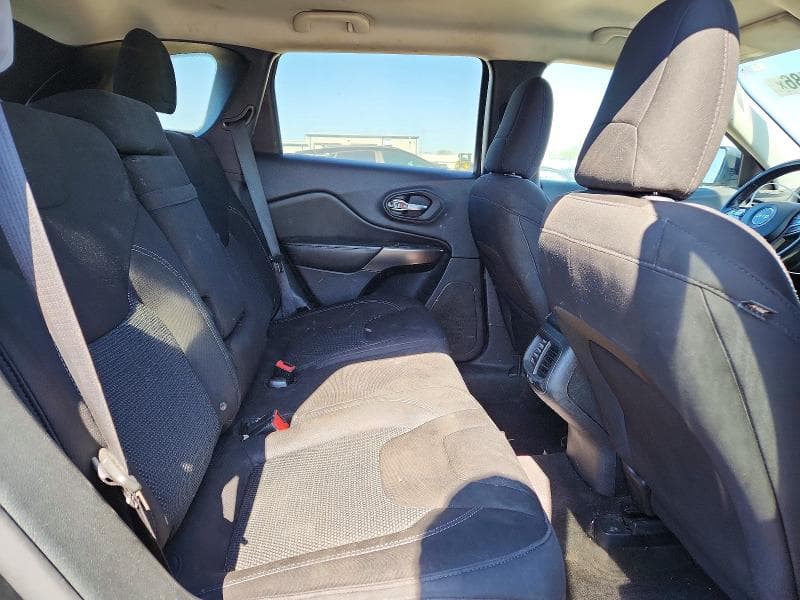 2019 JEEP CHEROKEE LATITUDE 11