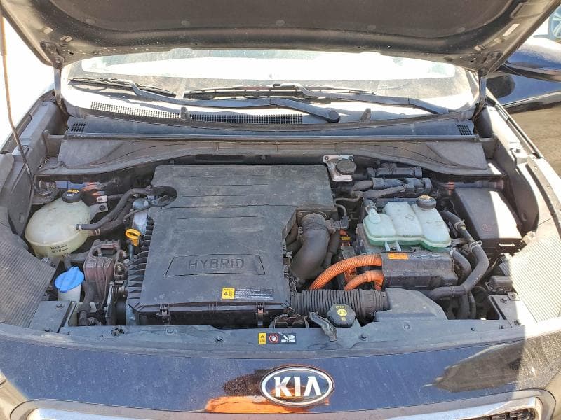 2017 KIA NIRO LX 11