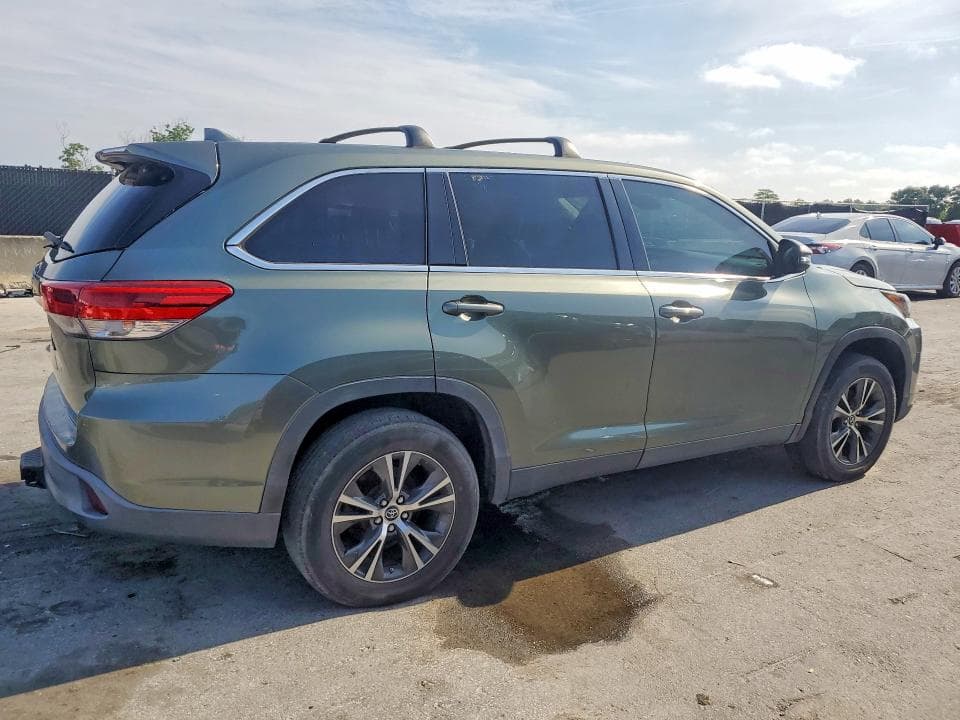 2019 TOYOTA HIGHLANDER LE PLUS LE PLUS 4