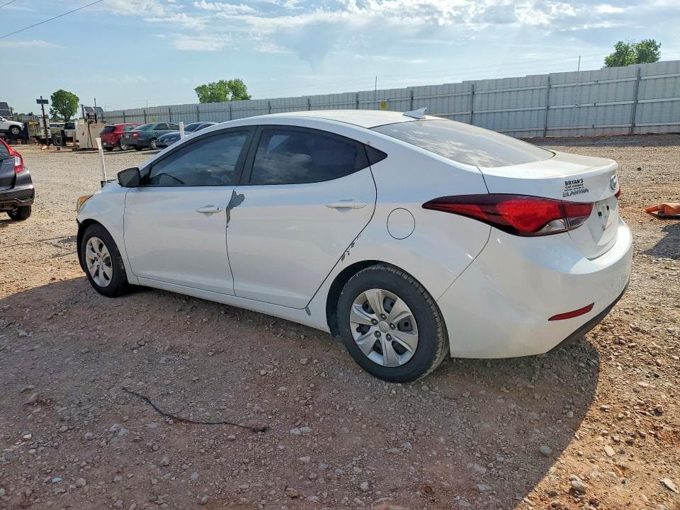 2016 HYUNDAI ELANTRA SE 2