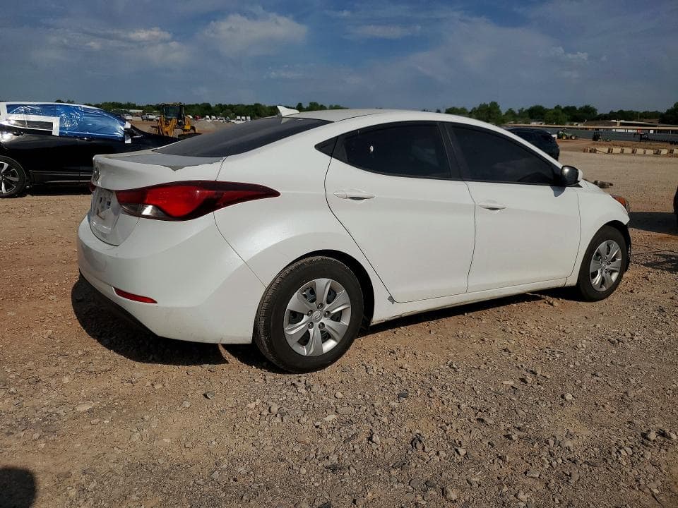 2016 HYUNDAI ELANTRA SE 3