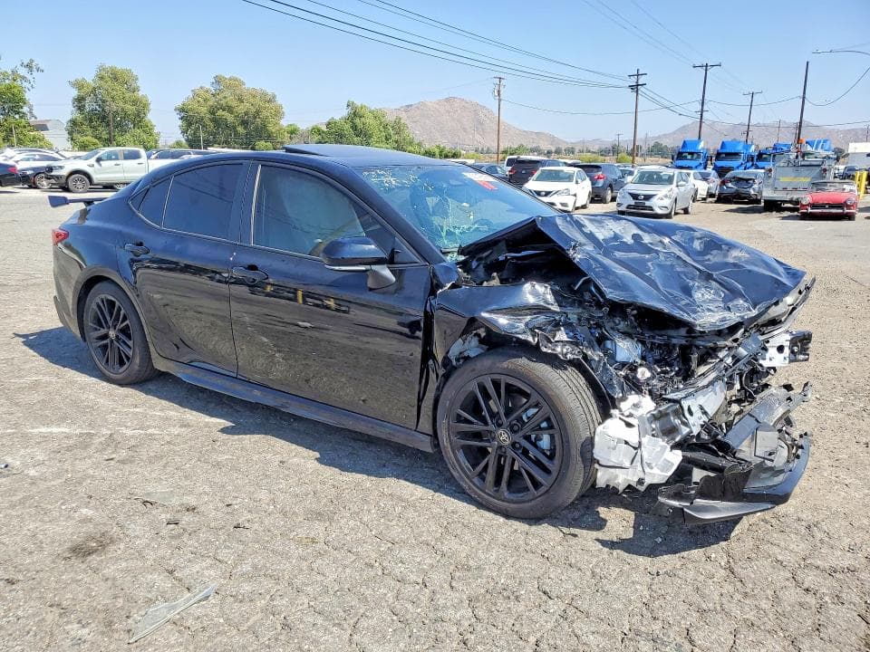 2025 TOYOTA CAMRY SE 4